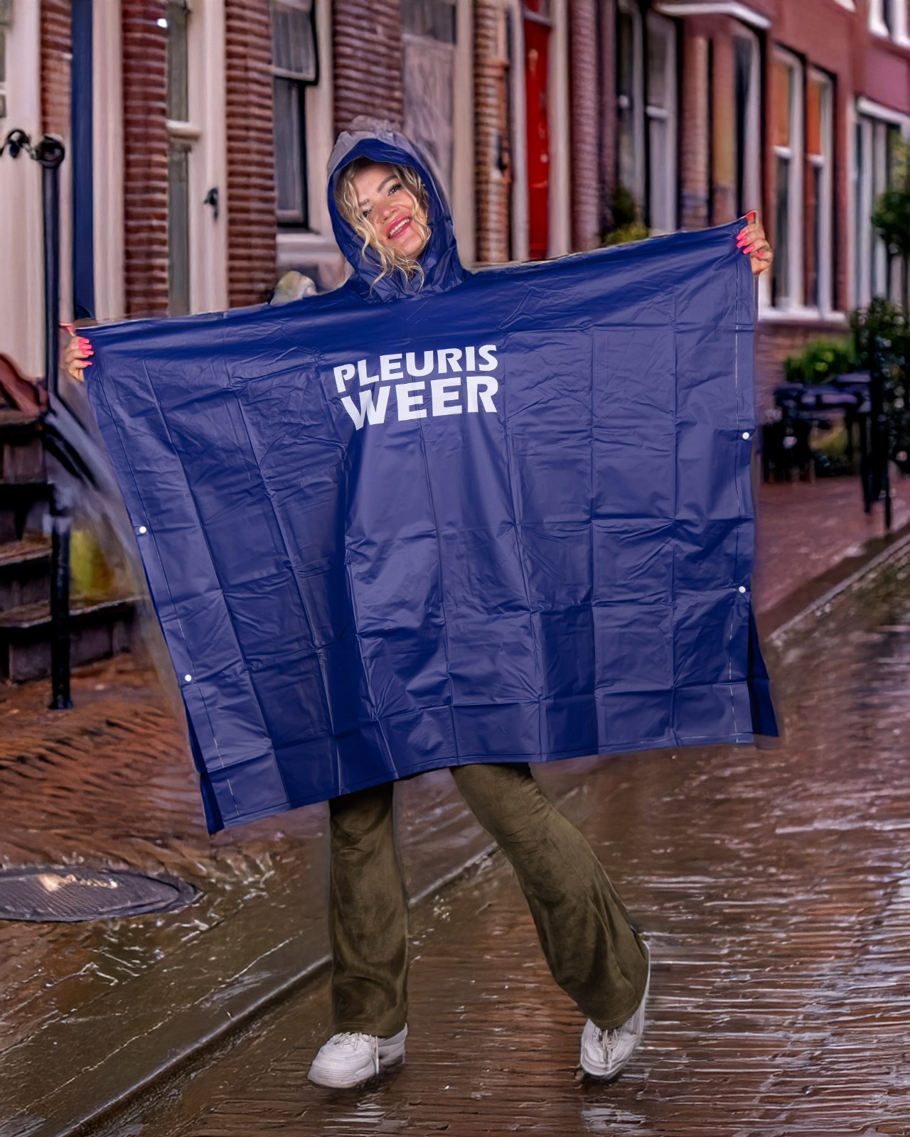 Poncho met tekst pleuris weer